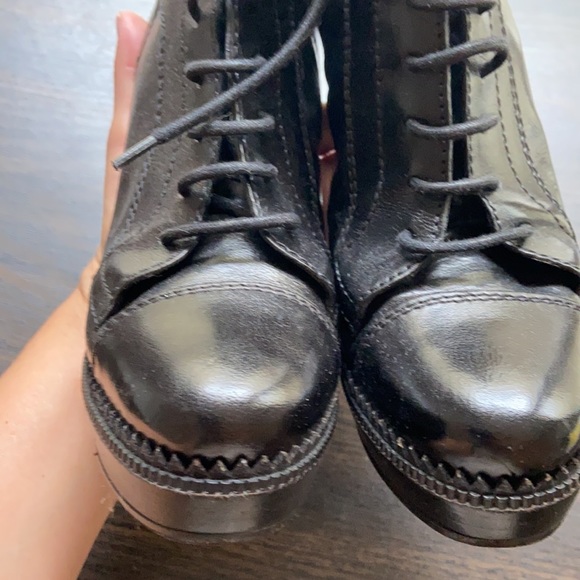 Burberry black lace up boots - Picture 3 of 7